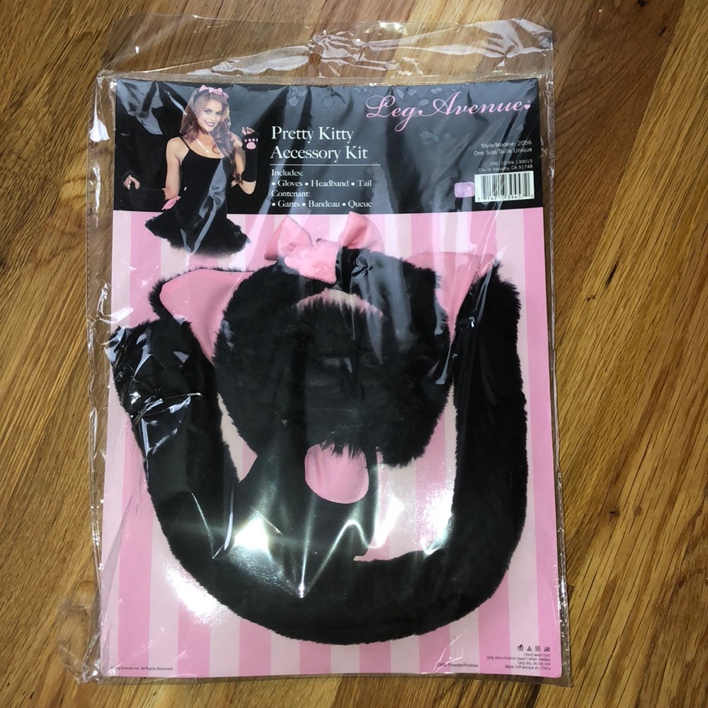Leg avenue  “ pretty kitty” accessory kit